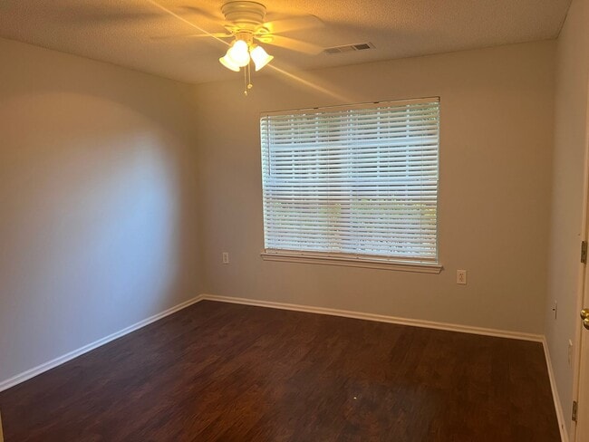 Building Photo - Great first floor unit at  Reserve at Wood...