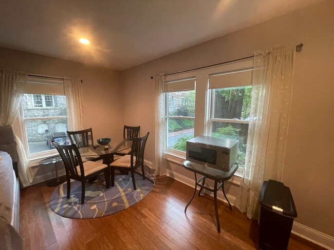 Dining/office area - 917 Piedmont Ave NE
