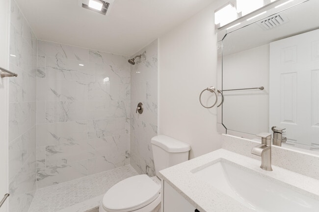 Building Photo - 323 Spanish River Blvd