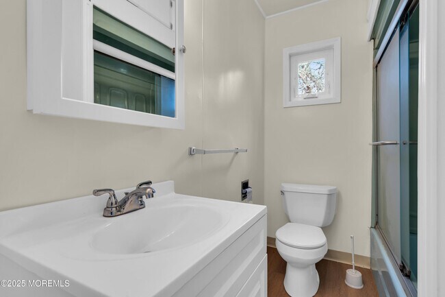 Building Photo - 2061 Lakewood Rd