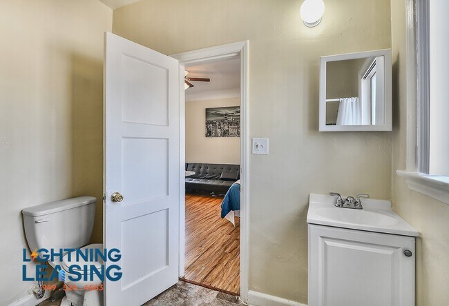 Building Photo - 727 S Alvarado St