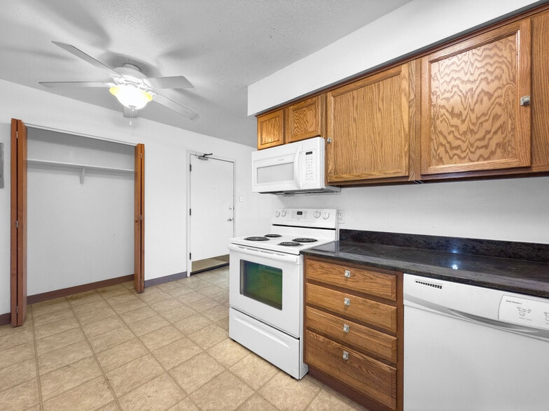 Kitchen - Elm Village Apartments