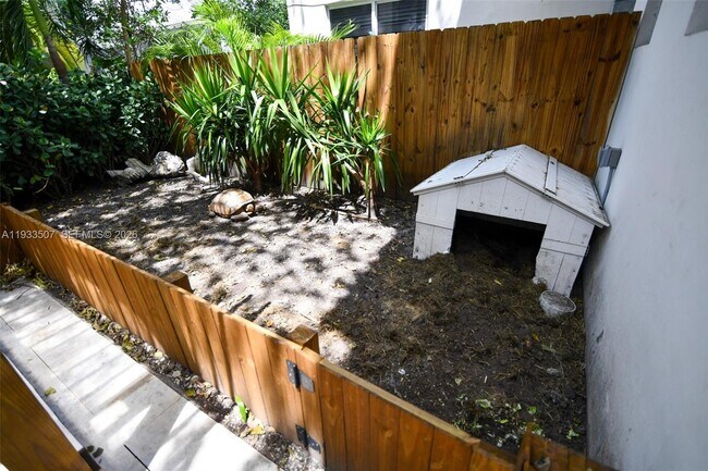 Building Photo - 2918 Bird Ave