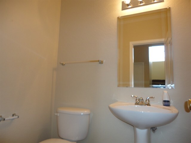 Building Photo - 420 E Palomino Way