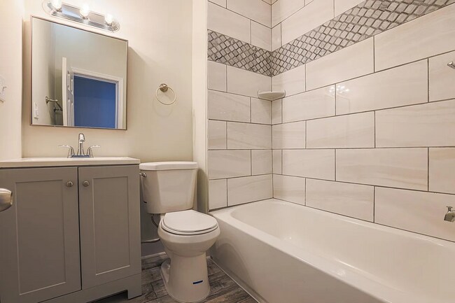 Building Photo - Updated 3bdrm 1bath in the middle of Greektown!!!