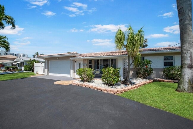 Building Photo - 220 SE 2nd Ave