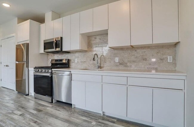 Building Photo - 140 Avenue B