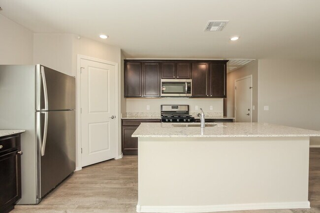 Building Photo - 7084 S Victor Dr