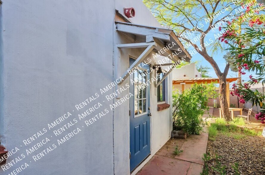 Building Photo - 121 W Birdman Dr