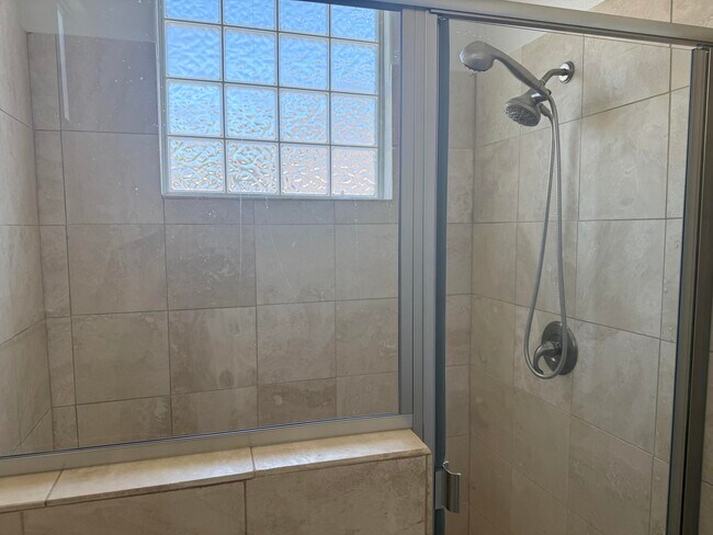 Building Photo - 54610 Avenida Alvarado