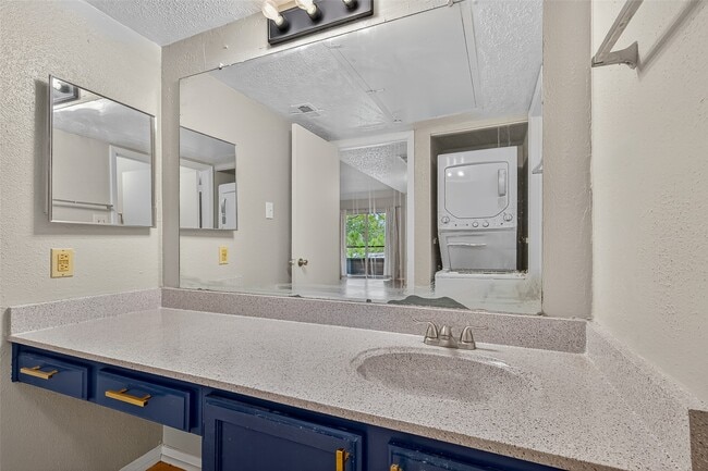 Building Photo - 10555 Turtlewood Ct