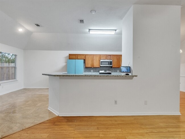 Building Photo - 16715 Lighthouse View Dr