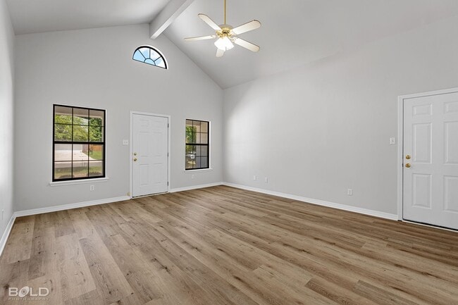 Building Photo - Check Out this 3 bed 2 bath in North Shrev...