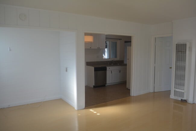 Building Photo - 15703 Palo Alto Ave