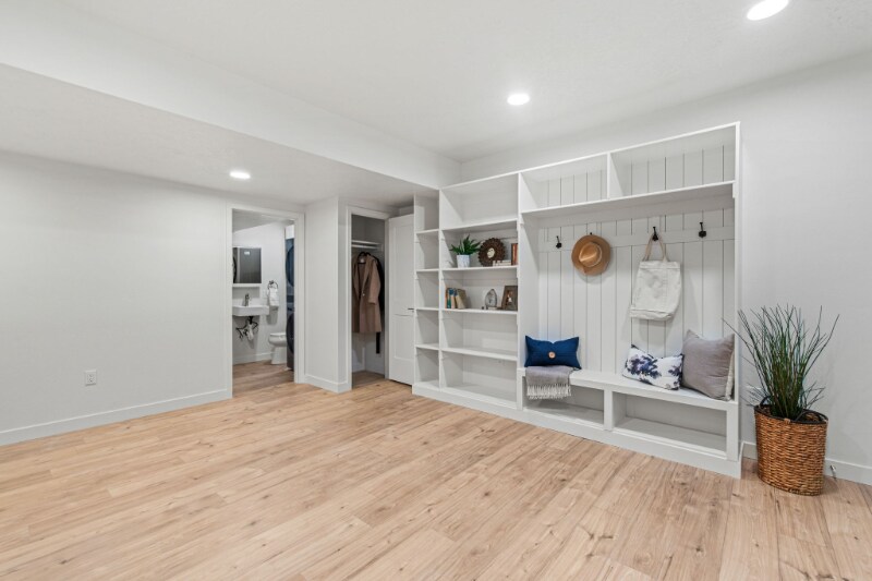 Building Photo - 3056 N Bar H Rd