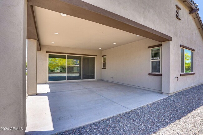 Building Photo - 20531 W Mariposa St
