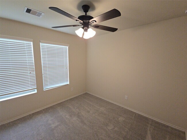 Building Photo - 810 Lightningbug Ln