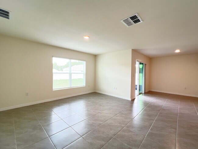 Building Photo - Beautiful, One-of-a-Kind 4-Bed, 3-Bath Hom...