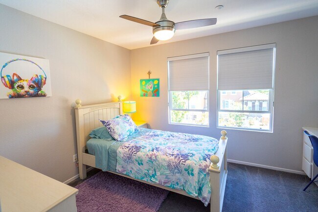 Building Photo - Beautiful Home in San Elijo, Morgans Corner!