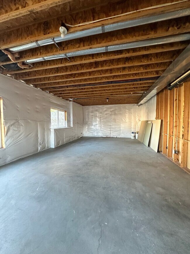 Building Photo - Stunning 4 Bedroom Briarwood Home with City View - MOVE IN SPECIAL $200 OFF