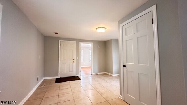 Building Photo - 19 Mechanic St