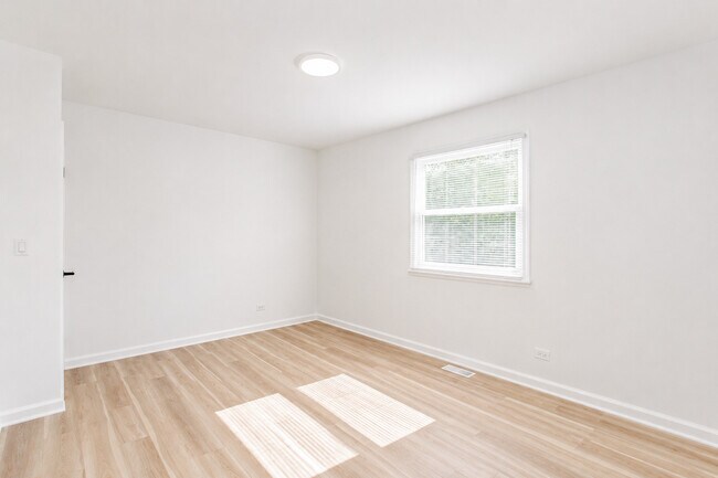 Building Photo - 7777 Ramsgate Cir S