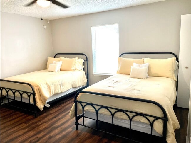 Building Photo - 336 Victor St