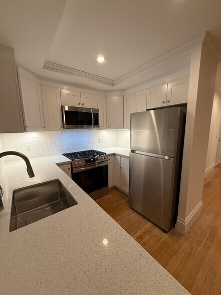 Kitchen - 119 Peralta Ave