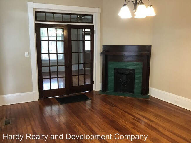 Building Photo - 2 br, 1 bath House - 206 E. 8th Street