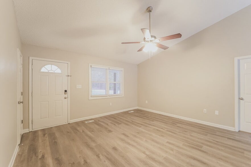 Building Photo - 731 Firecrest St SE