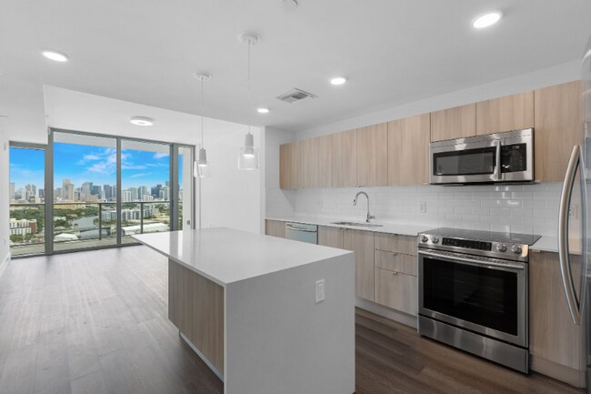 Building Photo - 1480 NW North River Dr