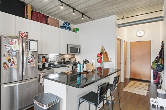 Building Photo - 1440 S Michigan Ave