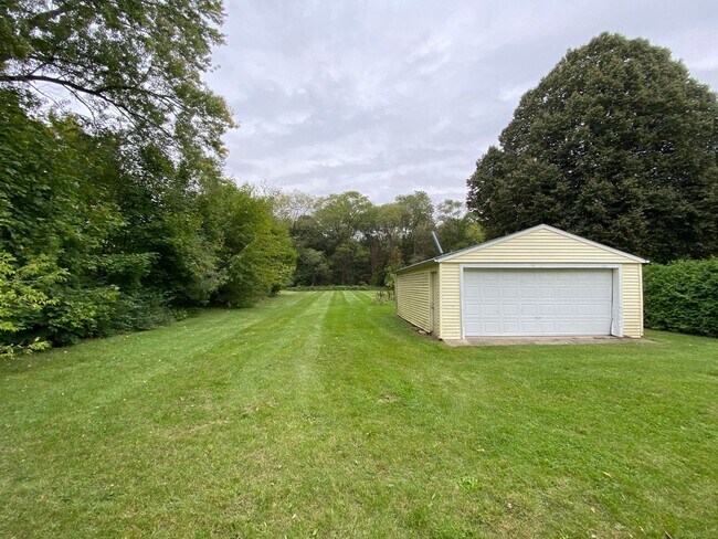 Building Photo - 1316-1318 Baker - Duplex located in the Ea...