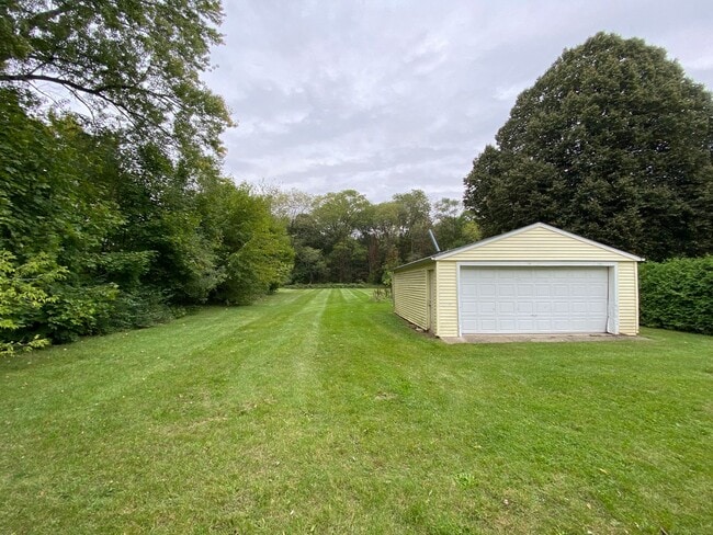 Building Photo - 1316-1318 Baker - Duplex located in the Eastwood neighborhood