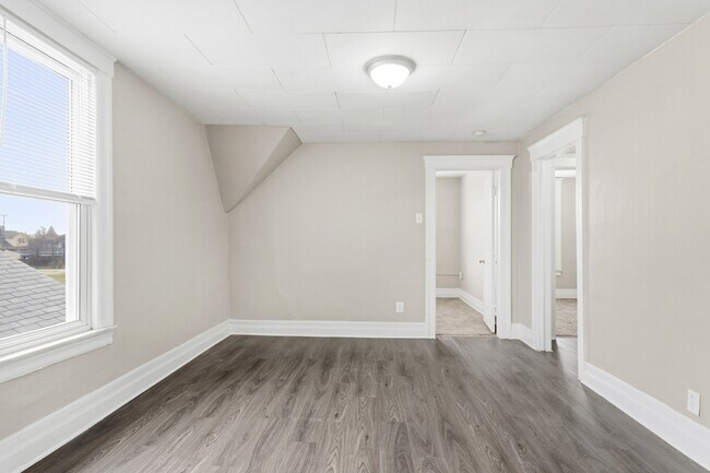 Building Photo - 332 Goddard Rd