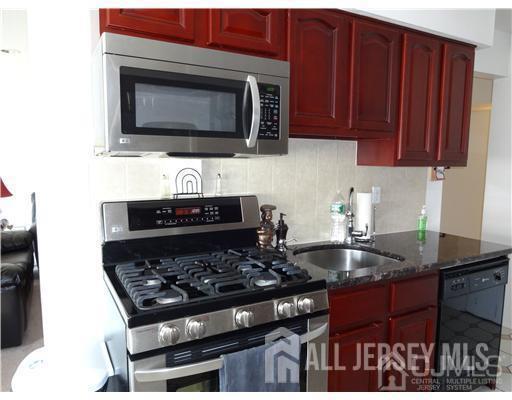 Building Photo - 802 Edison Glen Terrace