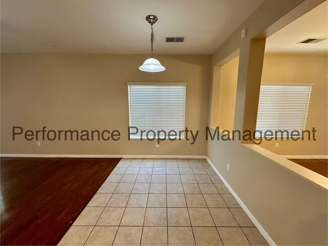 Building Photo - Stunning 4 Bed/2 Bath NW Bakersfield Home ...