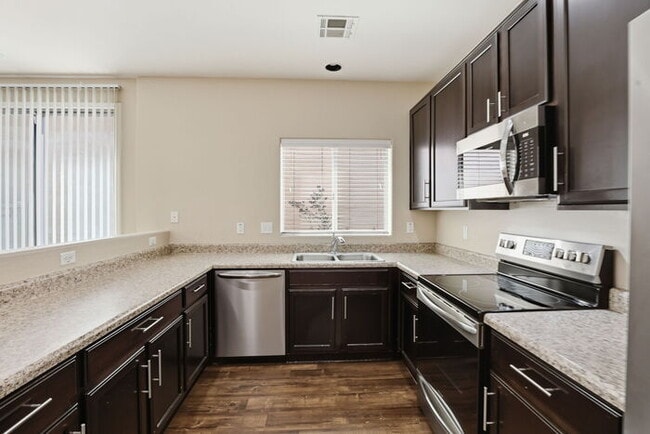 Building Photo - 981 S Deerfield Ln