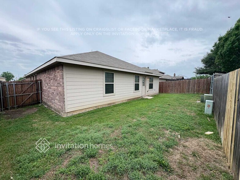 Building Photo - 6520 Chalk River Dr