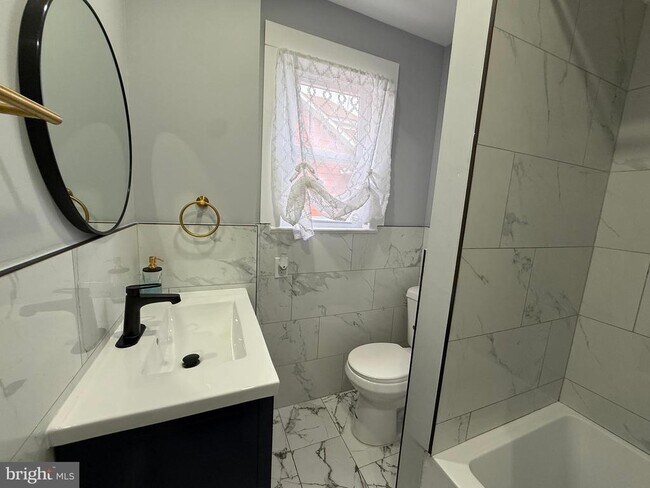 Building Photo - 129 Clearfield Ave