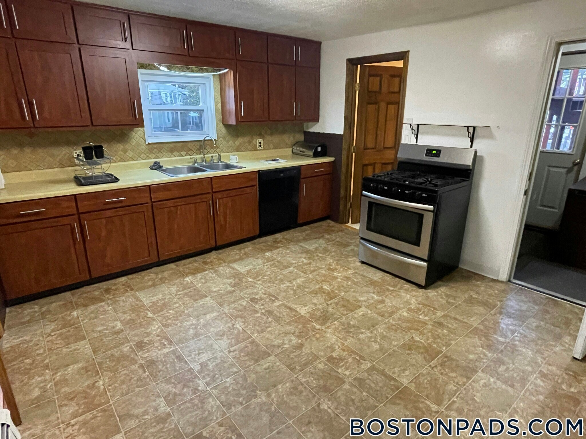 Building Photo - 57 Roseland St