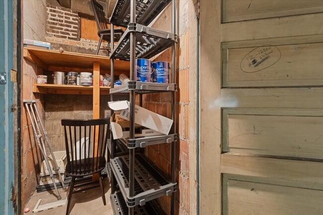 Building Photo - 630 W Waveland Ave