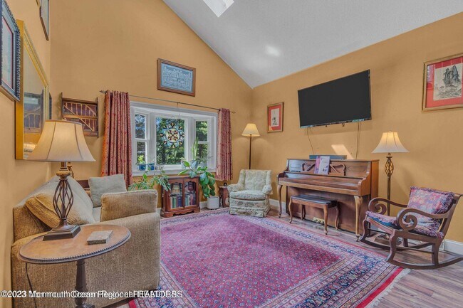 Building Photo - 37 Freehold Rd