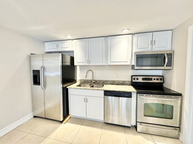 Building Photo - ** TREETOPS OF NAPLES ** 1 BED / 1 BATH - CONDO - SOUTH NAPLES - ANNUAL RENTAL