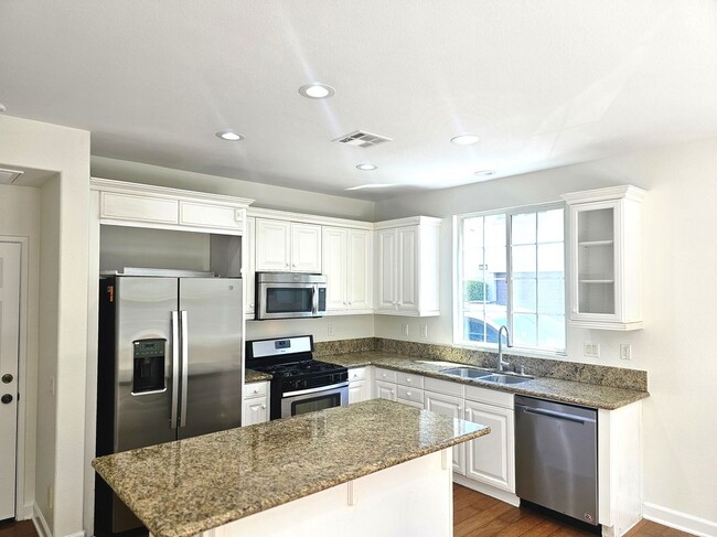 Building Photo - 2862 Echo Springs Dr