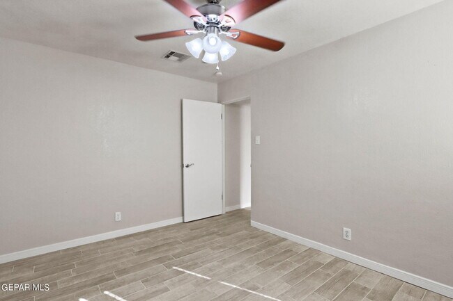 Building Photo - 921 Ash Ln