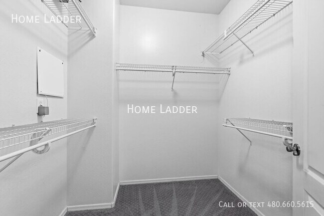 Building Photo - 4172 E Santa Fe Ln