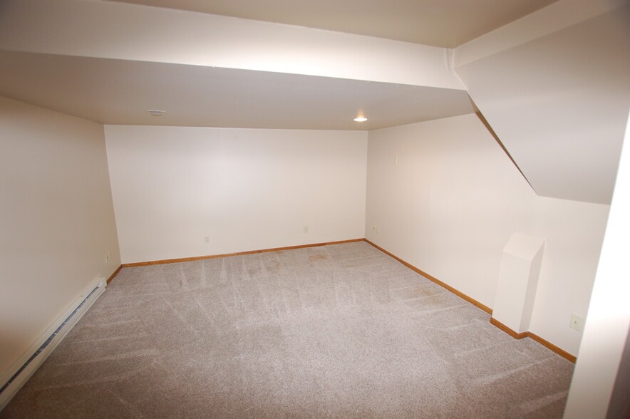 Building Photo - 3028 18th St S