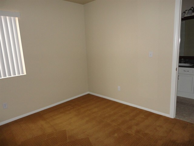 Building Photo - 922 Country Skies Ave