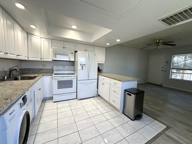 Building Photo - 64281 Spyglass Ave